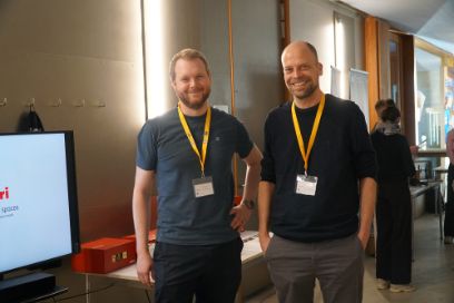 Julian Kaufmann, chef de l’équipe de planification technique (à gauche), en compagnie du codirecteur Marc Gehri.