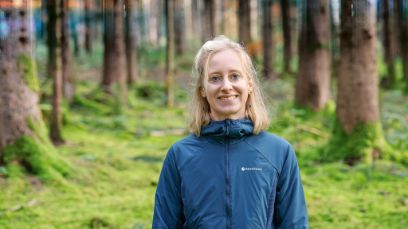 Christine Moos erforscht, wie digitale Sensoren Bodenfeuchte im Wald messbar machen.
