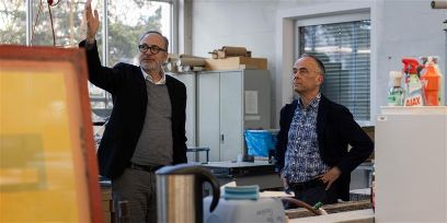 Die beiden Herren im Druckatelier an der Fellerstrasse 11.