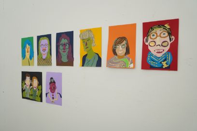 Bilderserie auf weissem Hintergrund. Farbige Portraits
