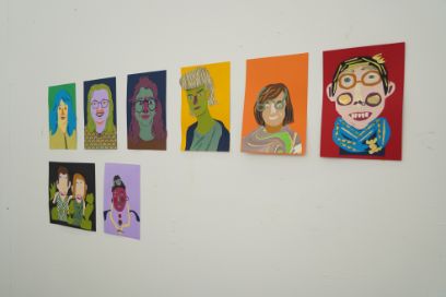 Bilderserie auf weissem Hintergrund. Farbige Portraits