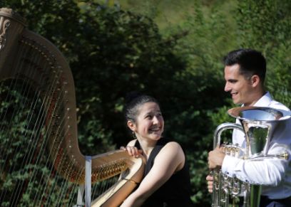 Portrait Duo Eupharmonique mit ihren Instrumenten