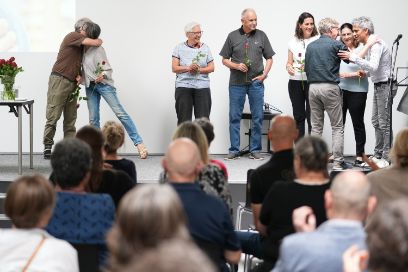 An der Abschlussfeier der Interaktionsschulung für Angehörige von Menschen mit Demenz erhielten 25 Personen ihr Diplom. Foto: Oliver Slappnig