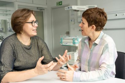 Anja Schlenker und Doris Müller im Gespräch