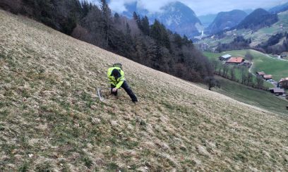 Hangmuren entstehen vor allem an steilen Hängen mit einer Neigung von 25 bis 45 Grad. Bild: BFH-HAFL