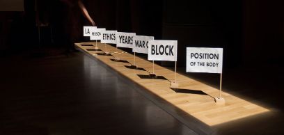 Über das Gewissen/das Bewusstsein– Essay in Bewegung über Dada Vujasinović von Sanja Krsmanović Tasić, Bitef-Theater Belgrad 2014. Foto: Dag Ove Vareberg.