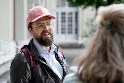 BFH-Experte Tobias Fritschi äussert sich im Rahmen der AHV-Initiativen 2024 zur den Herausforderungen der AHV.