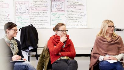 Aufmerksame Kursteilnehmerinnen