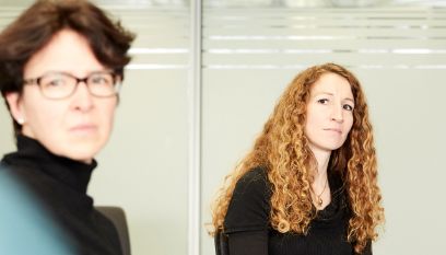 Zwei Frauen im Gespräch